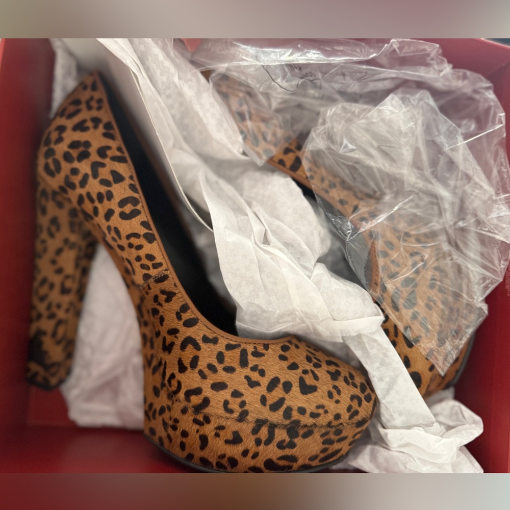 NEW Red‎ Saks Fifth Avenue Ramona Platform Heels Women 8.5 Dyed Calf Fur Leopard